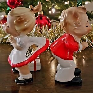 Vintage Josef Originals Christmas Kissing Boy and Girl Under Mistletoe RARE